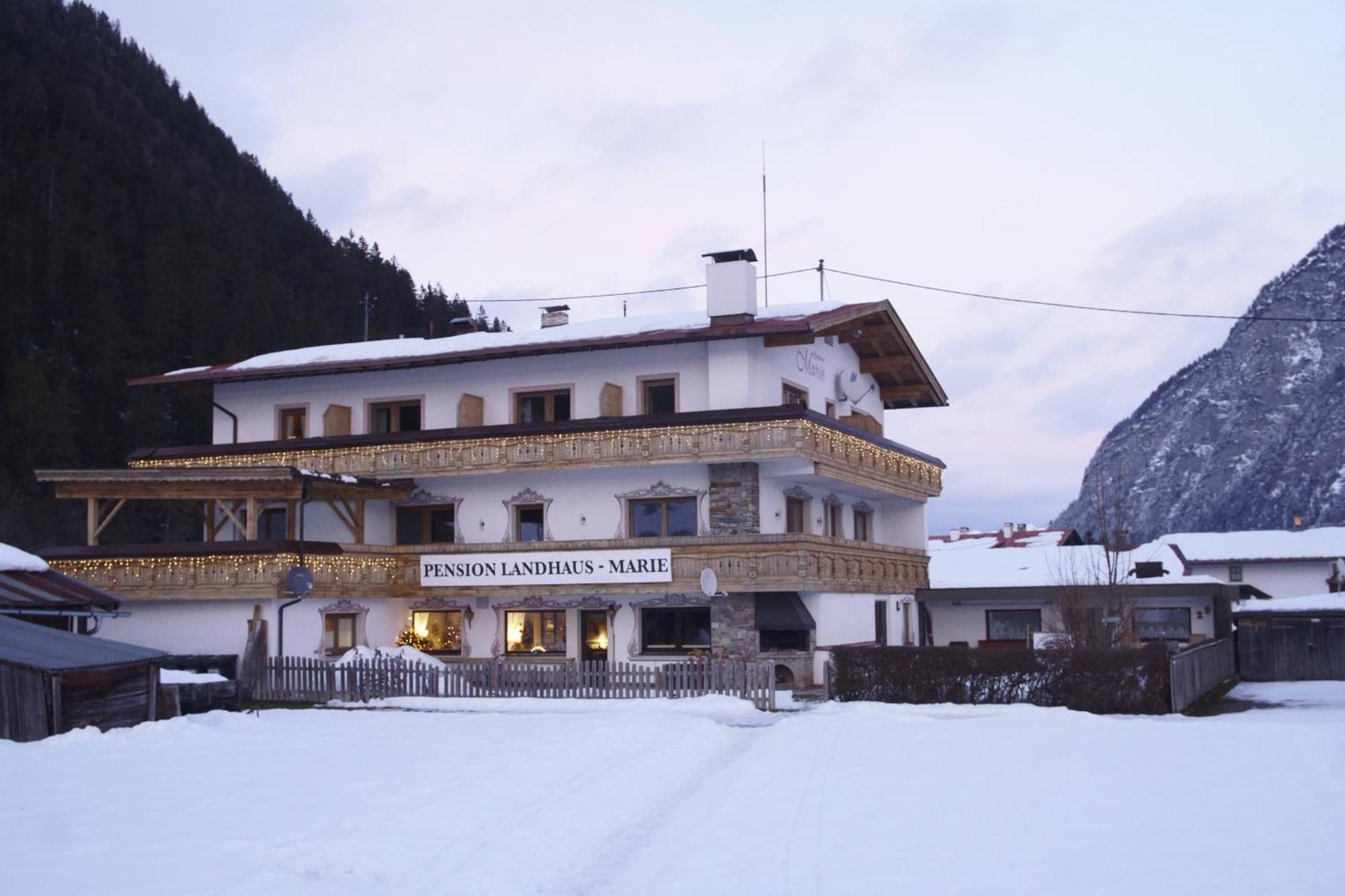 Pension Und Apartments Landhaus Marie Leutasch Εξωτερικό φωτογραφία
